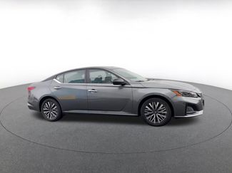Used 2025 Nissan Altima 2.5 SV FWD video 2