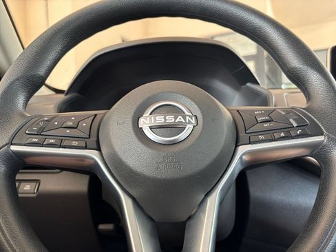 Used 2025 Nissan Altima 2.5 SV FWD image 28