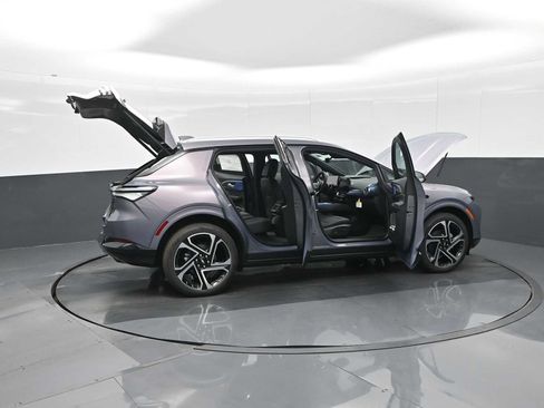 New 2026 Chevrolet Equinox EV LT w/ Convenience Package II AWD/4WD image 28