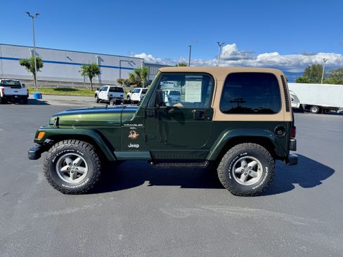 Used 1998 Jeep Wrangler Sahara AWD/4WD image 6