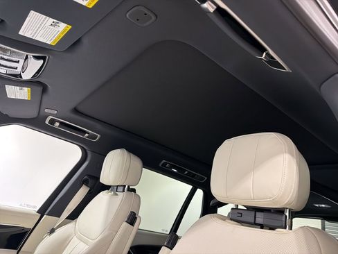 New 2026 Land Rover Range Rover Long Wheelbase SE AWD/4WD image 19