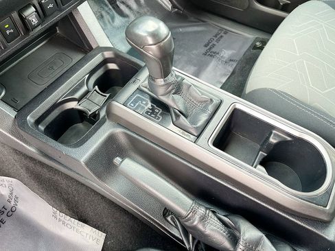 Used 2021 Toyota Tacoma TRD Sport w/ Technology Package image 12