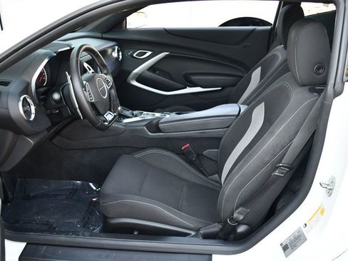 Used 2020 Chevrolet Camaro LT w/ RS Package image 42