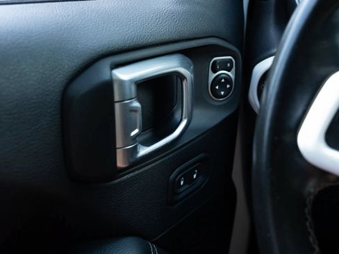 Used 2020 Jeep Wrangler Unlimited Sahara AWD/4WD image 29