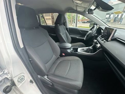 Used 2025 Toyota RAV4 LE AWD/4WD image 31