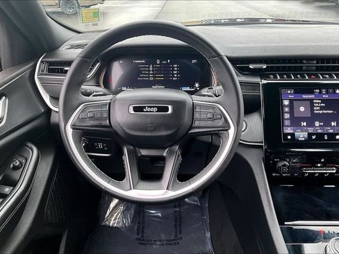 Used 2024 Jeep Grand Cherokee Altitude AWD/4WD image 5