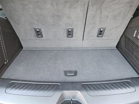 Used 2023 GMC Yukon SLT w/ SLT Premium Package image 25