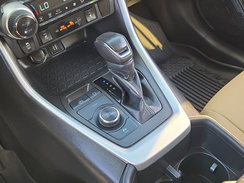 Used 2023 Toyota RAV4 XLE Premium image 30