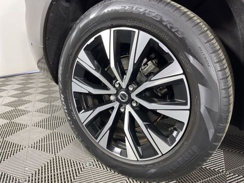 Used 2023 Volvo XC60 B5 Plus w/ Protection Package Premier image 15