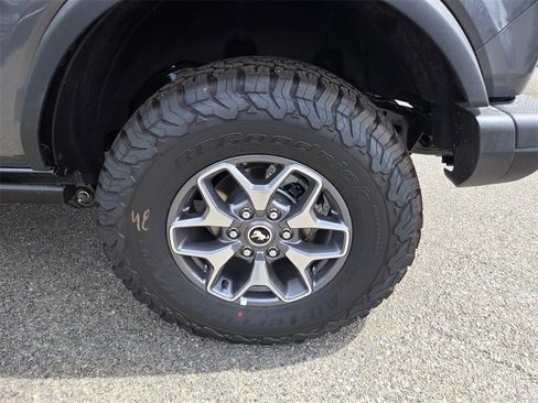 New 2025 Ford Bronco Badlands image 9
