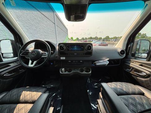 Used 2022 Mercedes-Benz Sprinter 2500 image 21