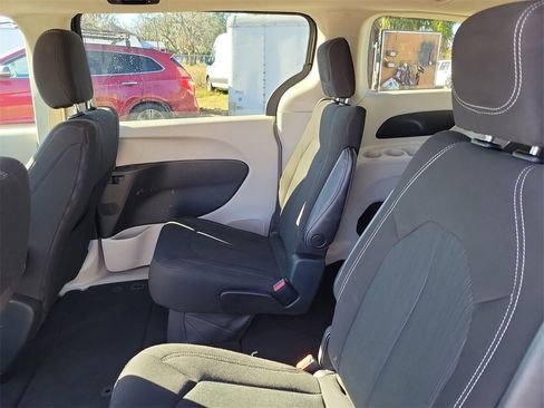 Used 2023 Chrysler Voyager LX image 30