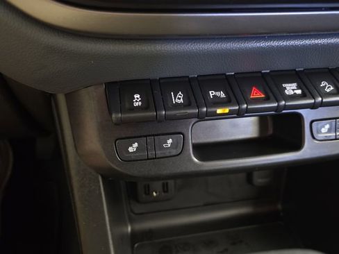Used 2021 Chevrolet Colorado Z71 w/ Safety Package AWD/4WD image 17