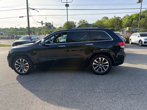 Used 2017 Jeep Grand Cherokee Overland AWD/4WD image 9