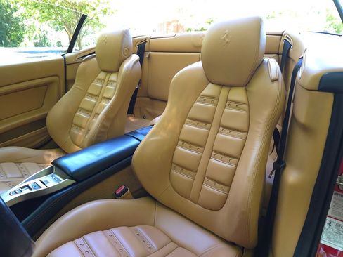 Used 2009 Ferrari California RWD image 18