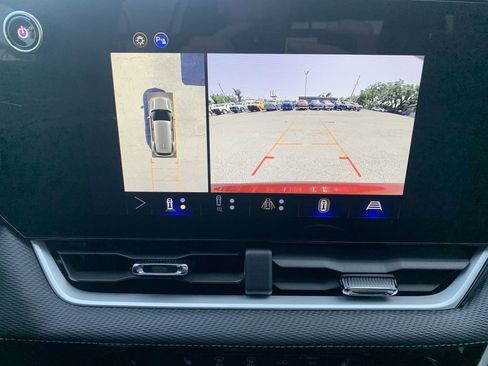 Used 2025 Chevrolet Equinox LT w/ Safety and Technology Package FWD image 20