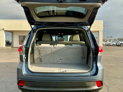 Used 2019 Toyota Highlander LE image 17