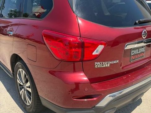 Used 2017 Nissan Pathfinder SV FWD image 8