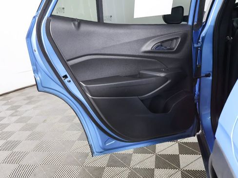 Used 2025 Chevrolet Trax RS w/ Driver Confidence Package FWD image 23