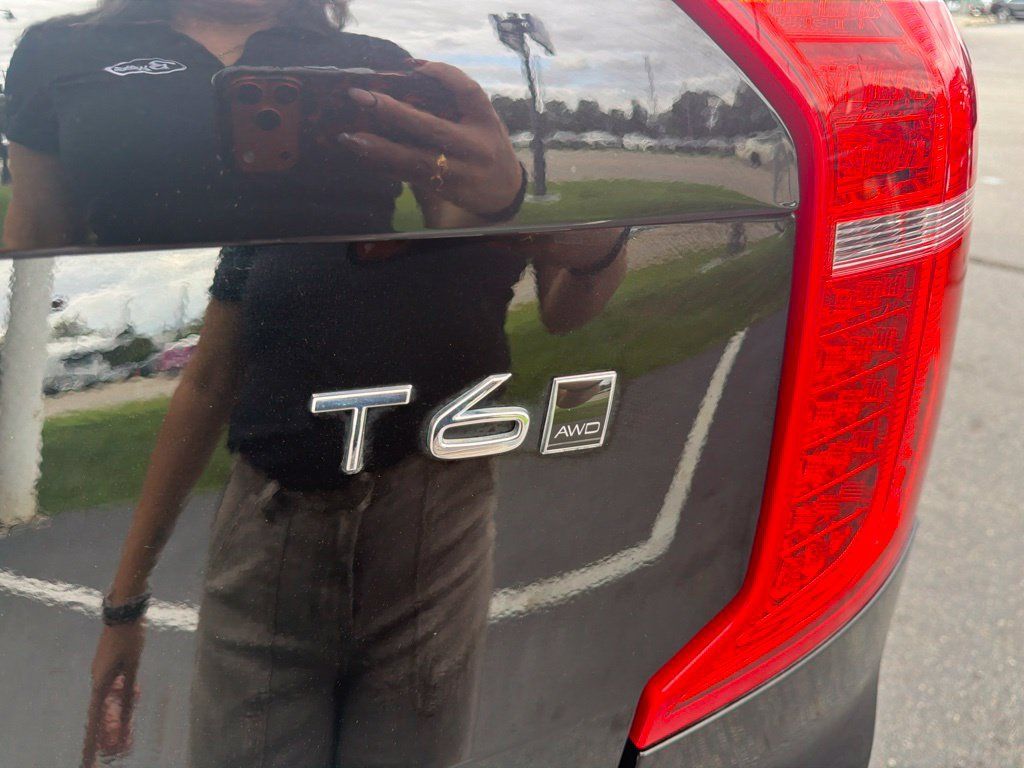 Used 2022 Volvo XC90 T6 Momentum w/ Climate Package AWD/4WD image 4