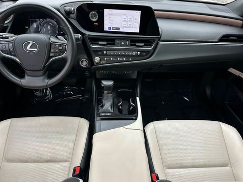 Used 2025 Lexus ES 300h w/ Premium Package FWD image 18