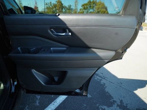 Used 2023 Nissan Pathfinder SL image 23