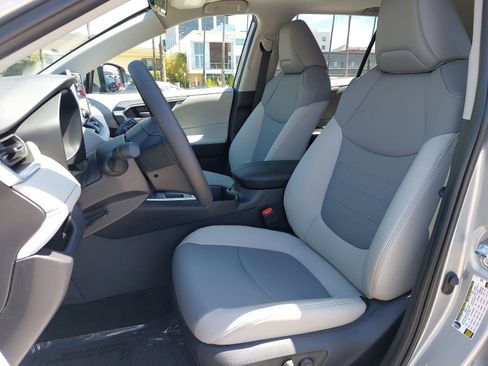 Used 2025 Toyota RAV4 XLE Premium FWD image 15