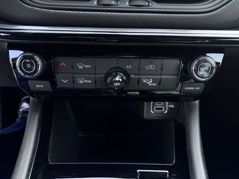 New 2026 Jeep Compass Latitude image 20