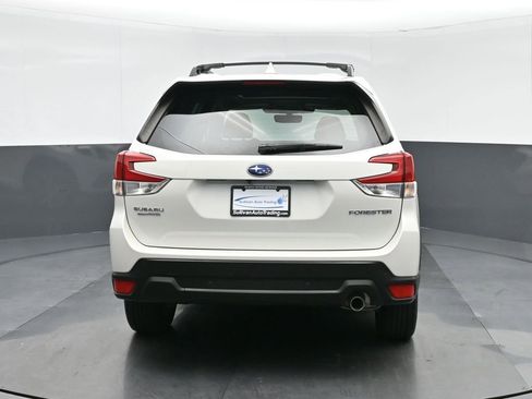 Used 2022 Subaru Forester Limited image 6