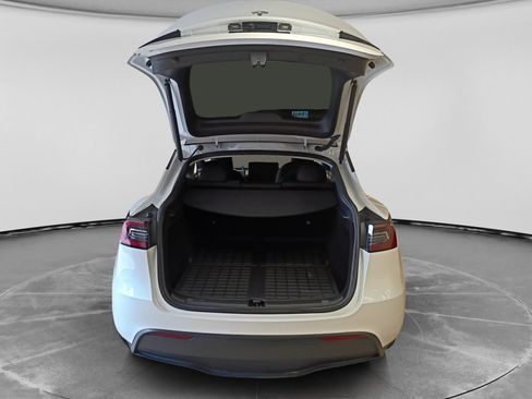 Used 2023 Tesla Model Y Long Range AWD/4WD image 5