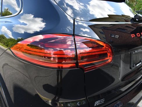 Used 2018 Porsche Cayenne Platinum Edition AWD/4WD image 40