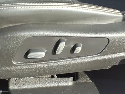 Used 2024 Cadillac XT6 Premium Luxury image 22