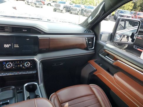 Used 2024 GMC Sierra 2500 Denali Ultimate AWD/4WD image 15