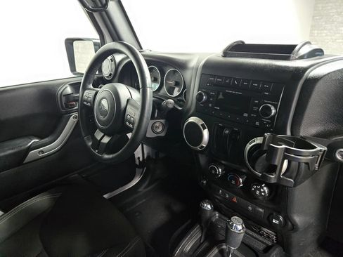 Used 2017 Jeep Wrangler Sahara w/ Connectivity Group AWD/4WD image 40