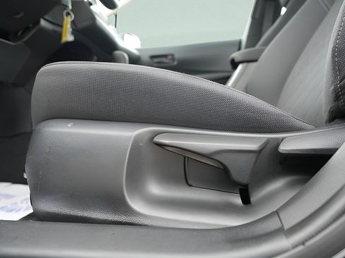Used 2025 Toyota Corolla LE FWD image 21