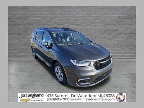 Used 2023 Chrysler Pacifica Limited FWD image 1