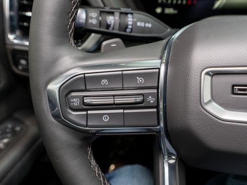 Used 2025 GMC Yukon Denali image 24