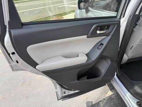 Used 2016 Subaru Forester 2.5i Limited AWD/4WD image 14