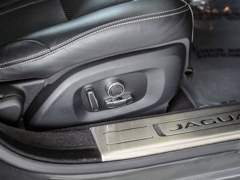 Used 2018 Jaguar XJ R-Sport image 46