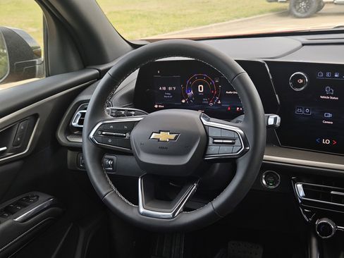 New 2026 Chevrolet Traverse LT w/ Sun and Wheel Package FWD image 11