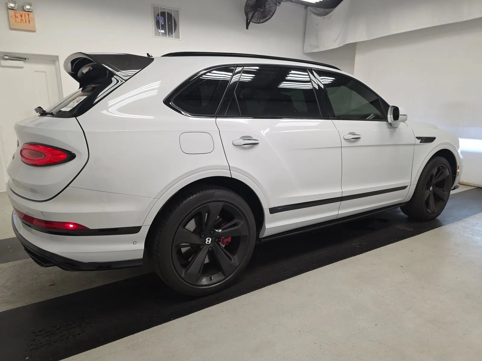 Used 2021 Bentley Bentayga w/ First Edition Specification AWD/4WD image 9