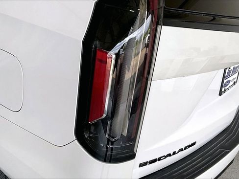 Used 2023 Cadillac Escalade ESV Sport w/ LPO, ONYX Package image 13