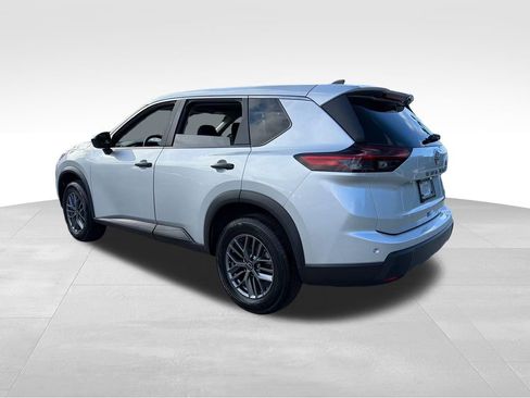 Used 2024 Nissan Rogue S FWD image 5