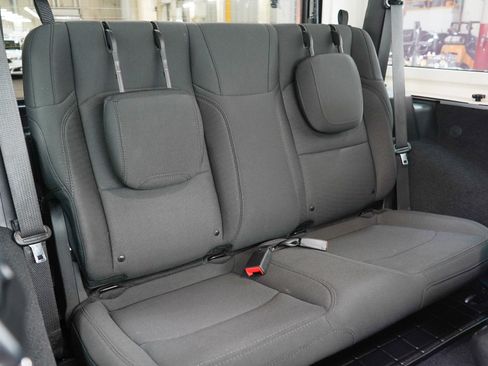 Used 2019 Jeep Wrangler Sport AWD/4WD image 13
