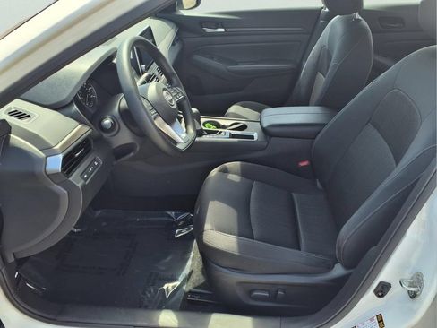 Used 2025 Nissan Altima 2.5 SV FWD image 21