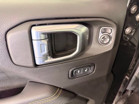Used 2022 Jeep Wrangler Unlimited Sahara AWD/4WD image 30
