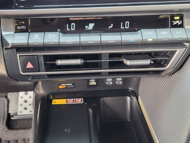 Used 2025 Toyota Camry SE w/ Convenience Package FWD image 17