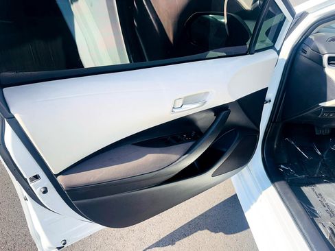 Used 2021 Toyota Corolla LE image 16