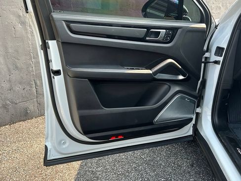 Certified 2023 Porsche Cayenne Turbo GT AWD/4WD image 27