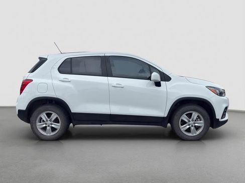 Used 2022 Chevrolet Trax LS w/ Tint and Cruise Package AWD/4WD image 7